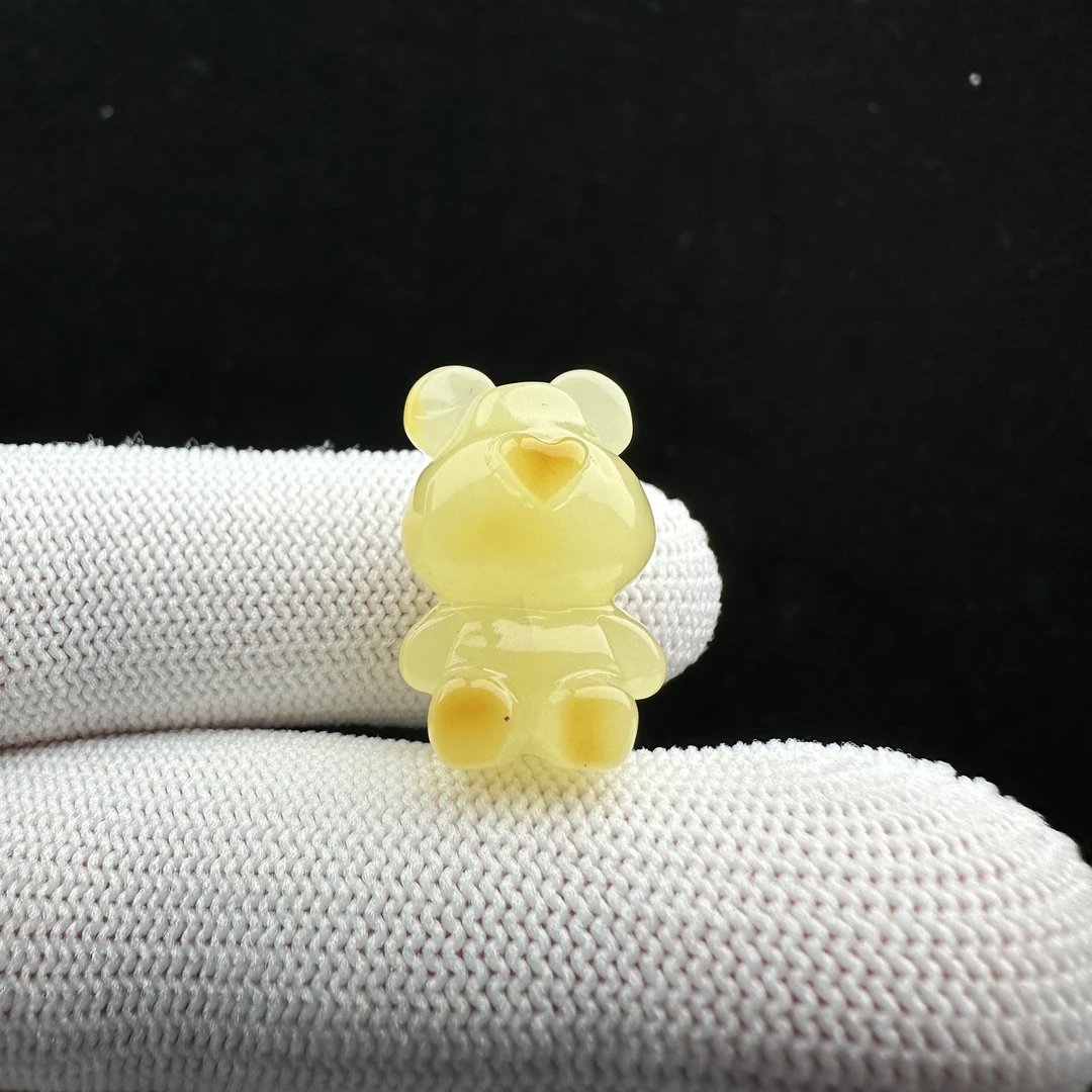 M8819天然蜜蜡 雕刻小熊13*20.9mm 保真天然原矿
