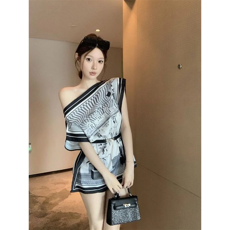 高级轻奢设计感斜肩蝙蝠袖衬衫女装夏季新款缎面印花显瘦小众上衣