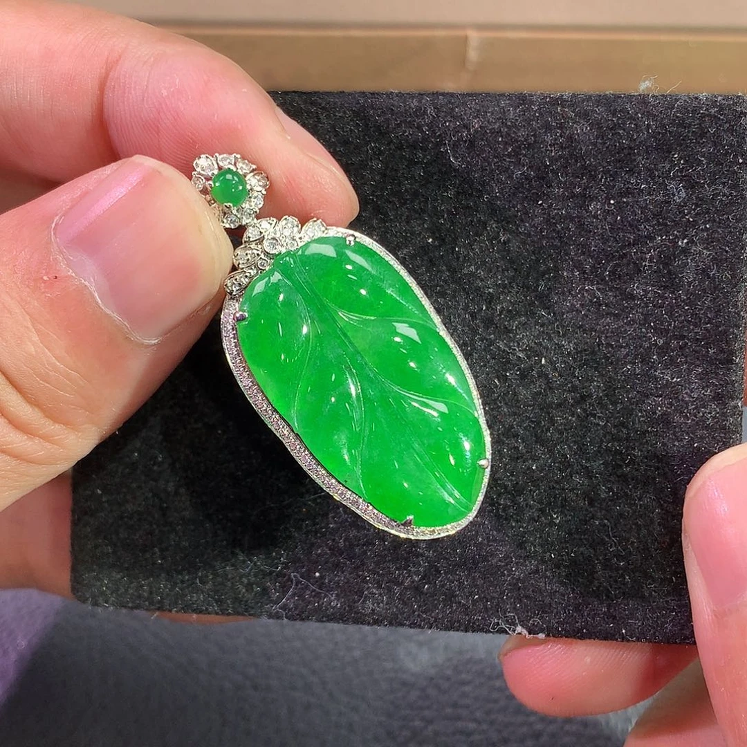 翡翠吊坠(赠链)18K金镶嵌