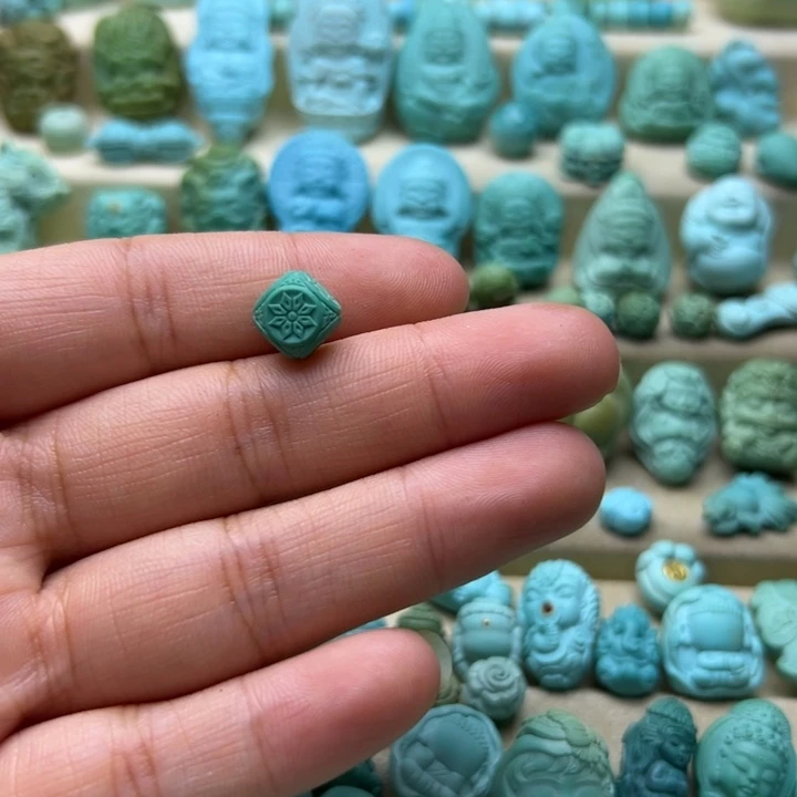 绿松石未镶嵌颈饰