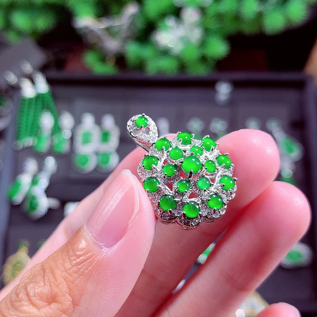 颈饰未镶嵌翡翠天然