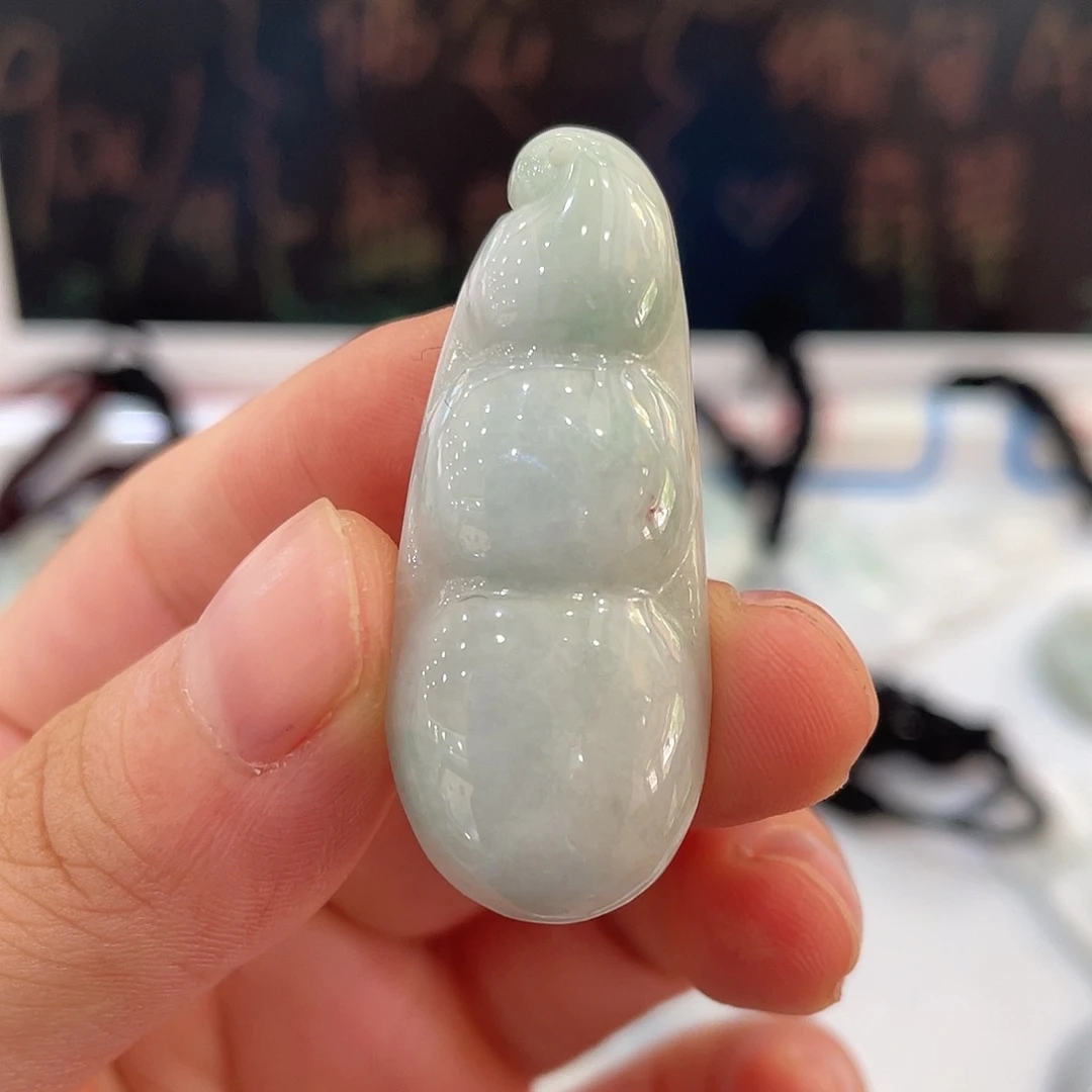 翡翠未镶嵌颈饰翡翠福豆