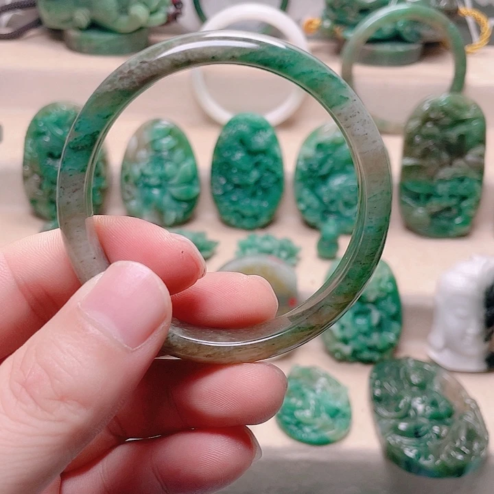 独山玉未镶嵌手镯