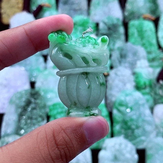 翡翠未镶嵌吊坠(不含链)