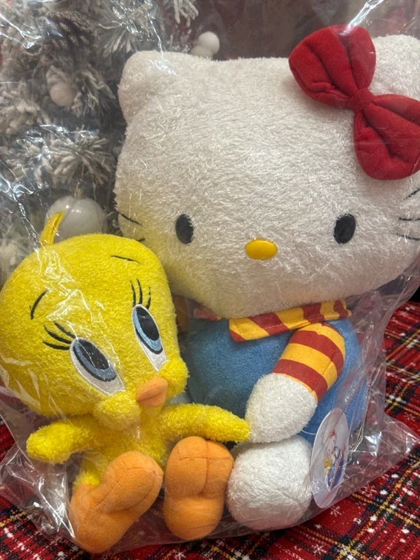 鱼尾专拍抱翠翠kitty公仔