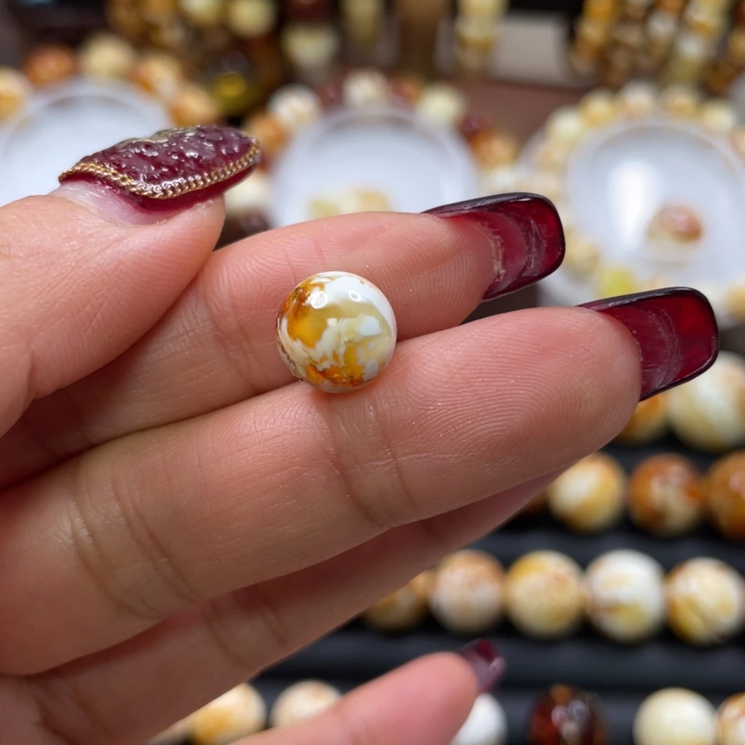 琥珀裸石未镶嵌激****逵蜜蜡