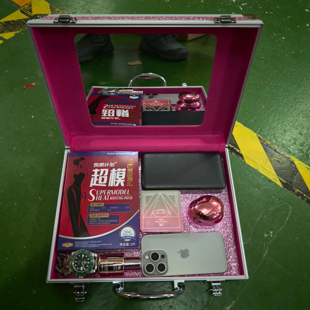 32x6.5x24cm 铝合金手提化妆箱烫金情人节工具箱带锁扣