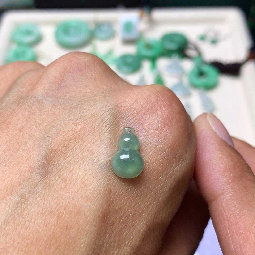 翡翠未镶嵌吊坠(不含链)有纹裂