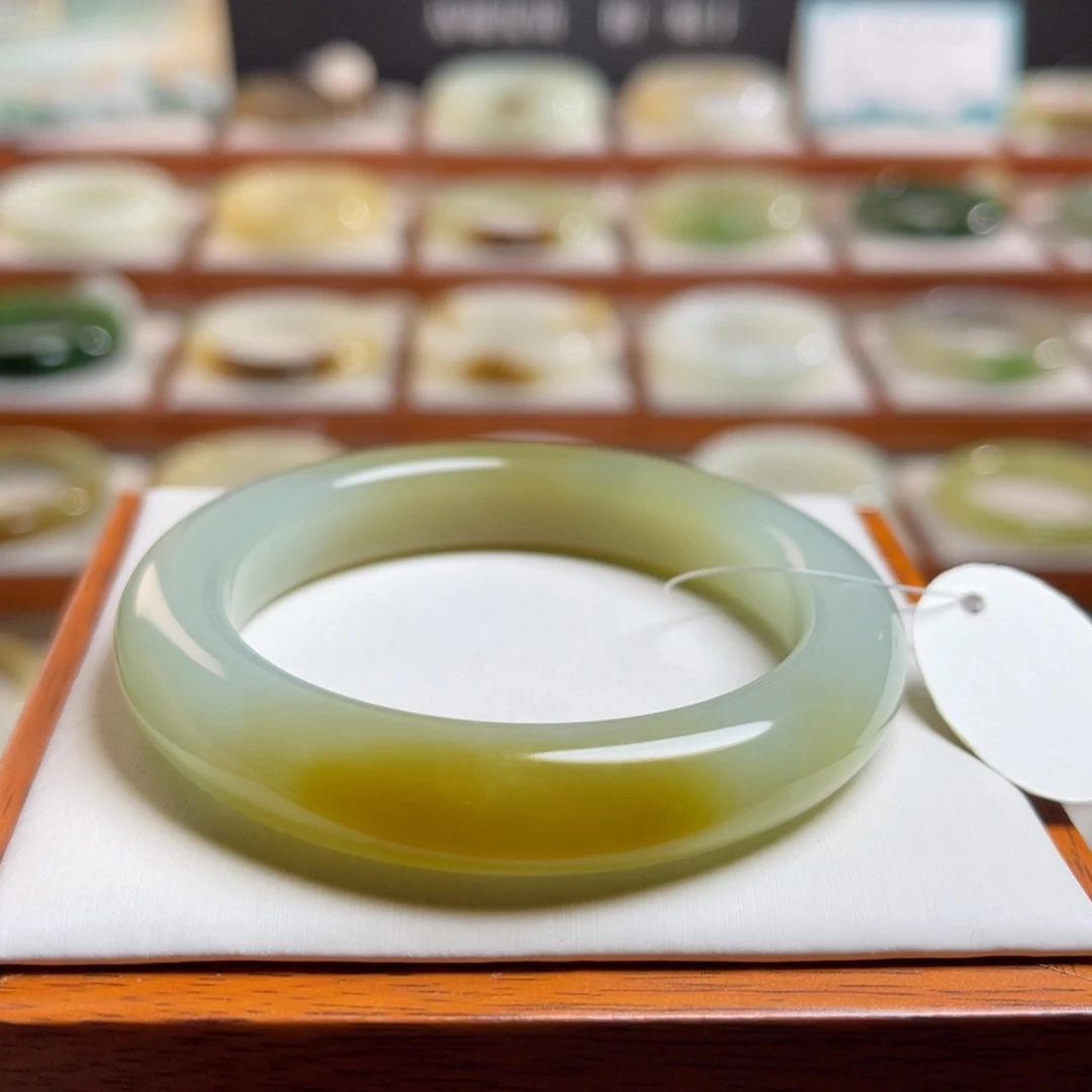 【闪购商品】未镶嵌手镯和田玉