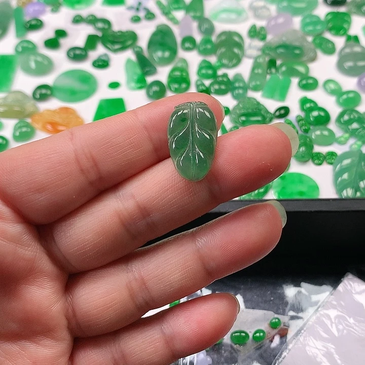 翡翠颈饰未镶嵌翡翠