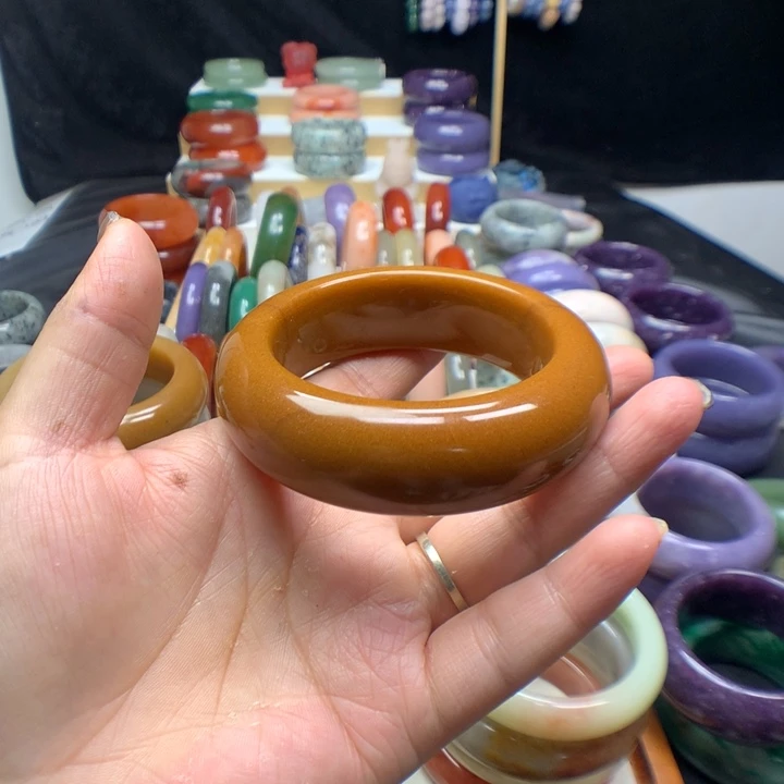 未镶嵌手镯石英质玉张*