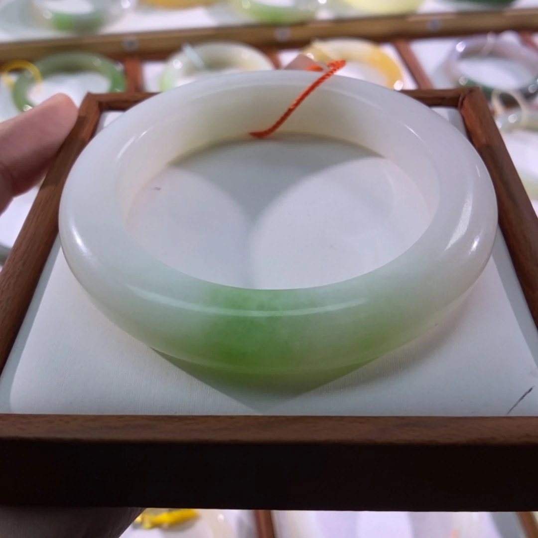 【闪购商品】未镶嵌手镯和田玉（翠青玉）