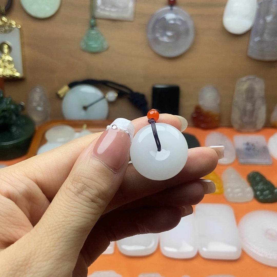颈饰未镶嵌石英质玉