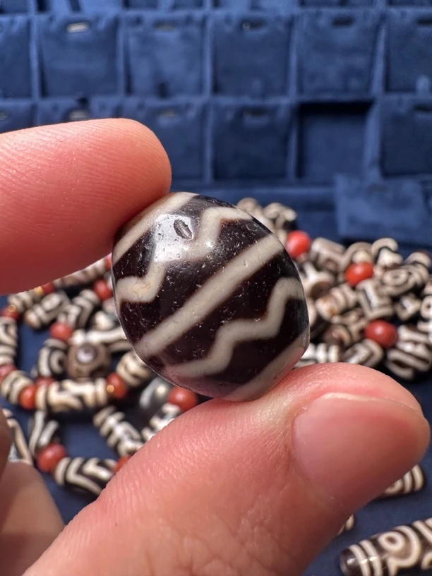 上肯水纹达洛玛瑙锁骨珠