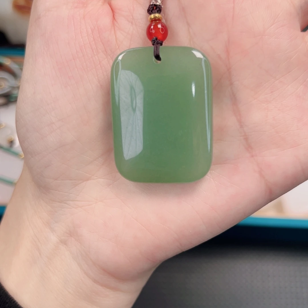 颈饰未镶嵌石英质玉