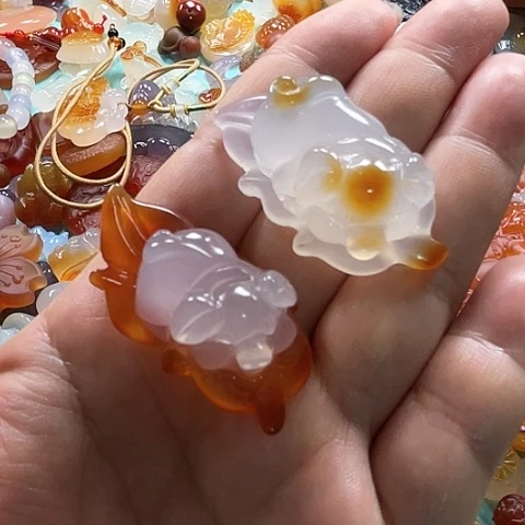 未镶嵌颈饰玛瑙/玉髓已*置