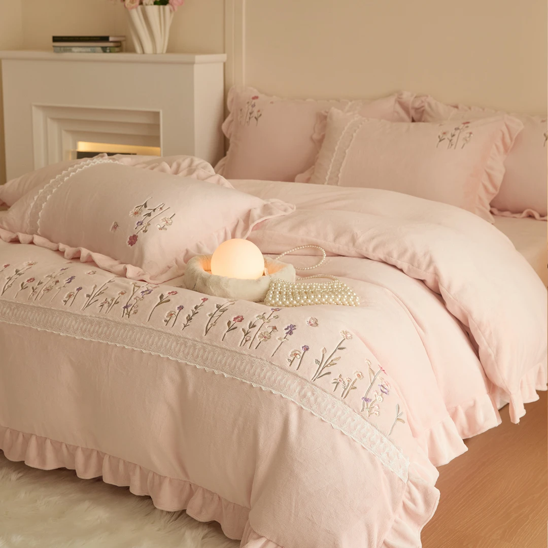 法式高端雕花刺绣全消光牛奶绒四件套公主风双面绒加厚被套抗静电