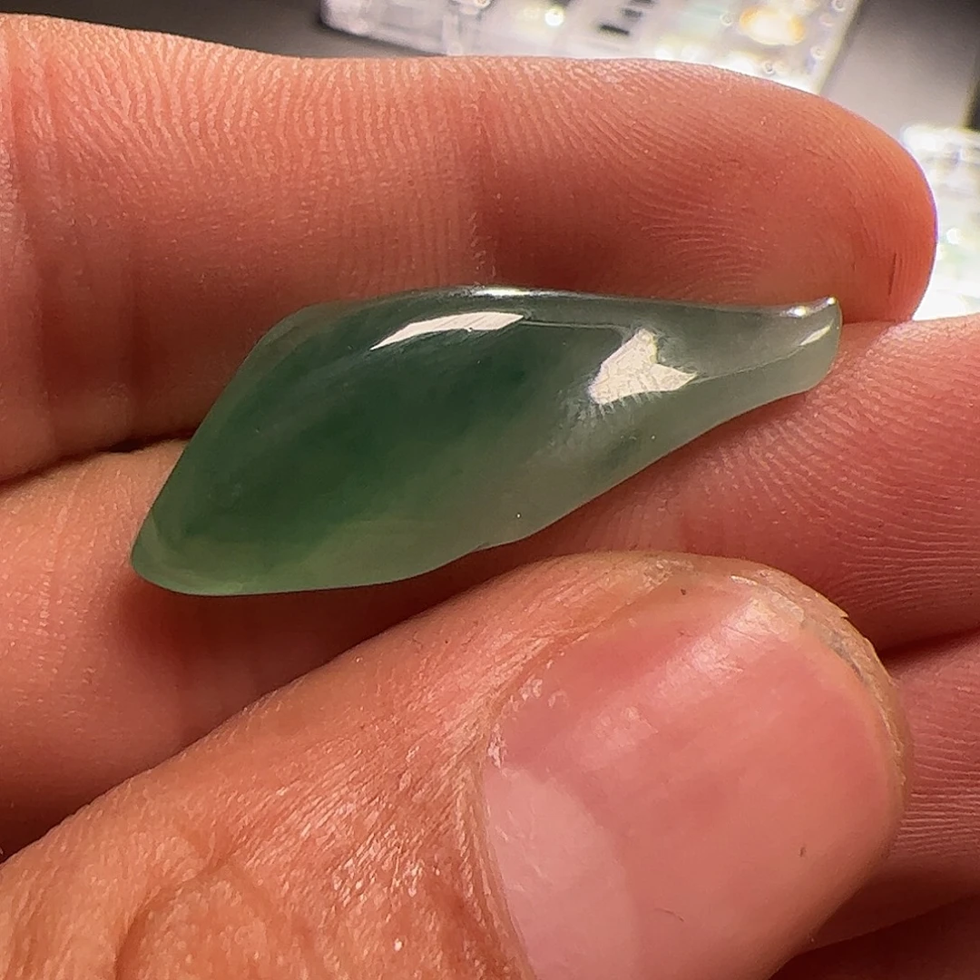 猴***盒翡翠散珠晴底飘花随型