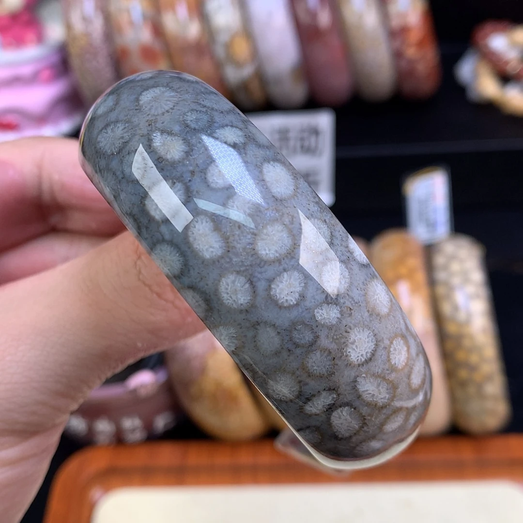 【闪购商品】颈饰未镶嵌硅化珊瑚（珊瑚玉）66号55.5圈黑蓝底