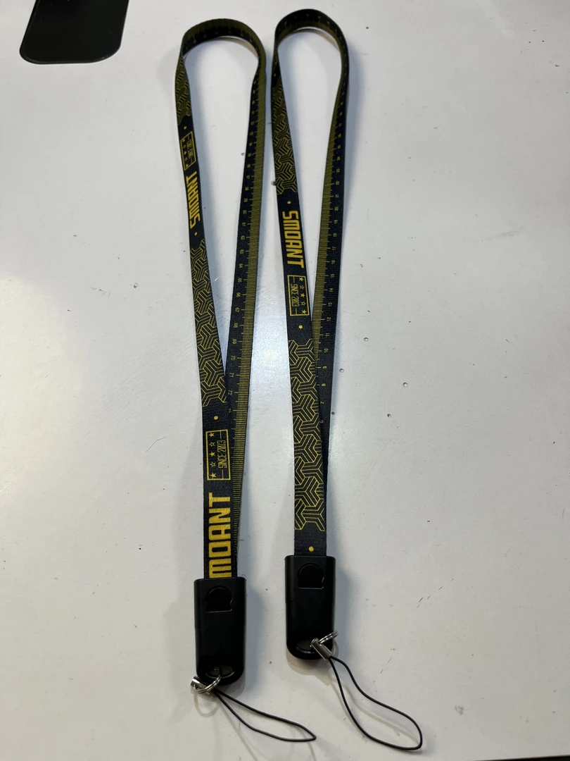 多功能三合一数据线，可做卷尺，可挂勃吊手机，相机，手电