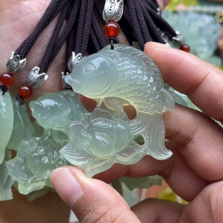 海***儿未镶嵌蛇纹石玉吊坠