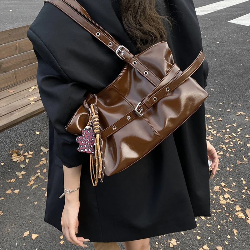 高级感复古辣妹机车包包女款2025新款秋冬时尚简约通勤手提腋下包