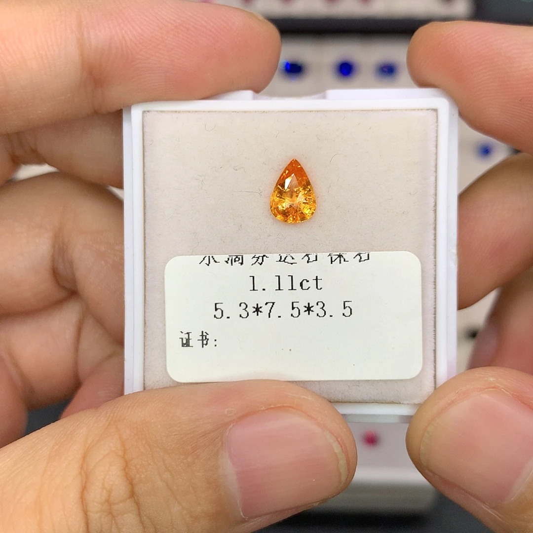 裸石石榴石（芬达石）未镶嵌1.1克拉
