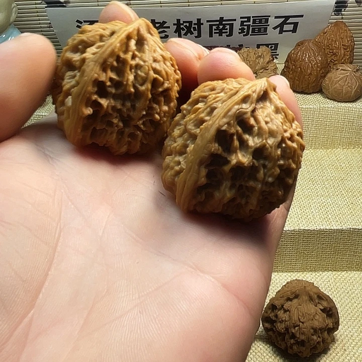 沧***木吊坠文玩核桃南疆石核桃43尺