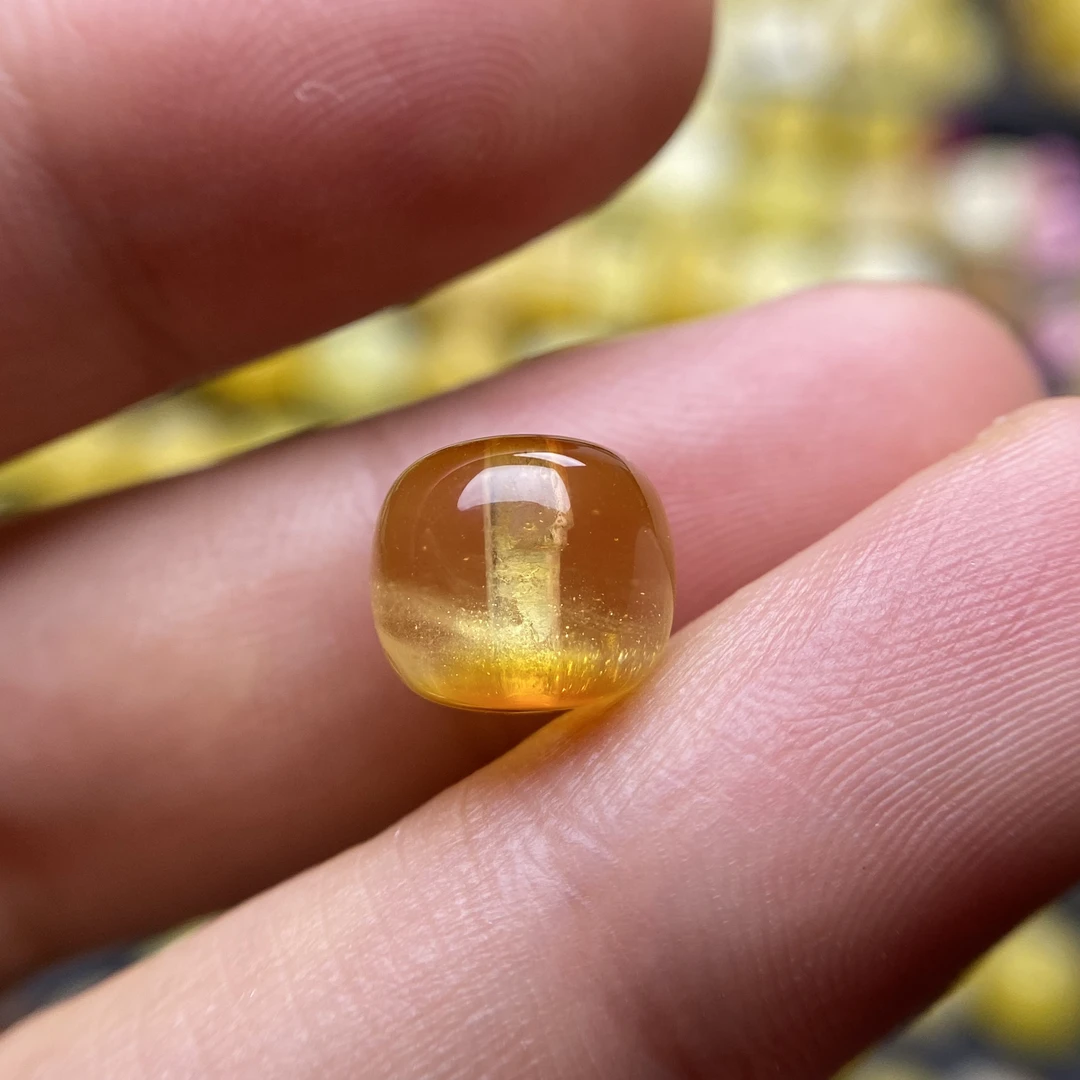 蜜蜡沁色金胶蜜老型配饰9.5×8.5mm，清货不退，里面天然小金沙