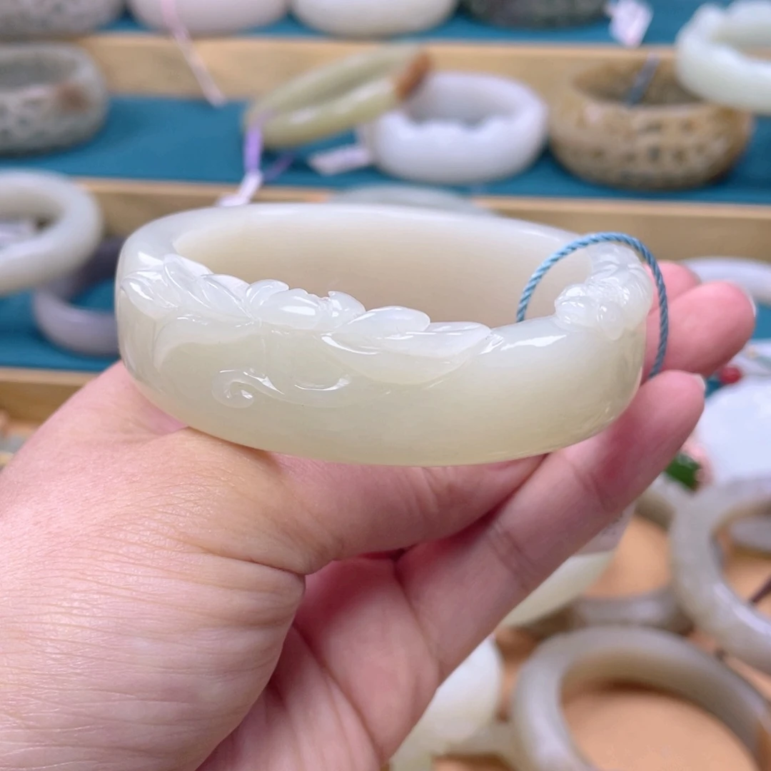 和田玉手镯未镶嵌84