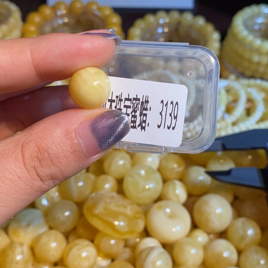 琥珀未镶嵌珠宝奇石3139微瑕