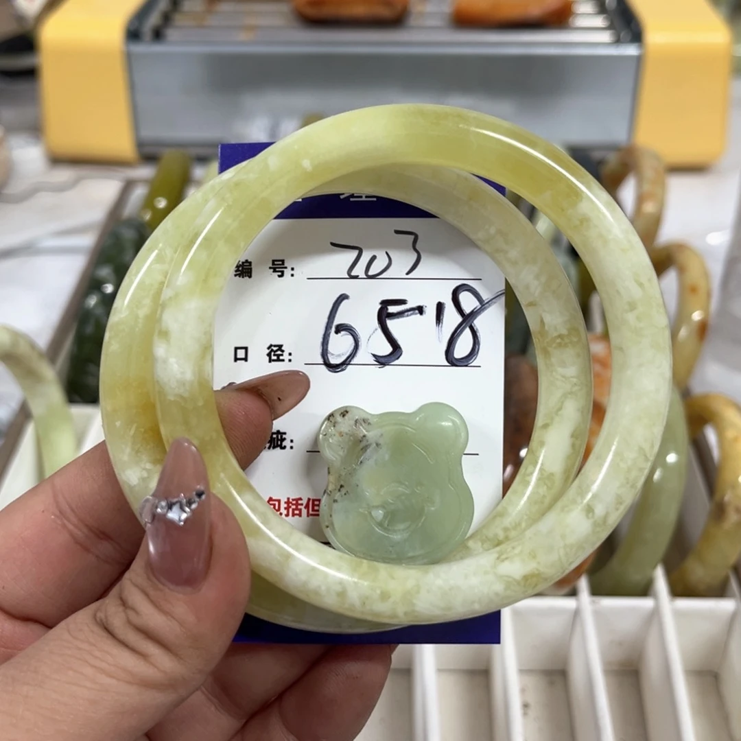 蛇纹石玉手镯未镶嵌