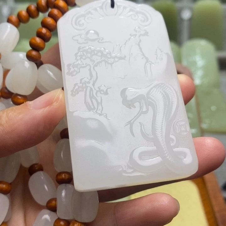 羊脂白山水蛇守护