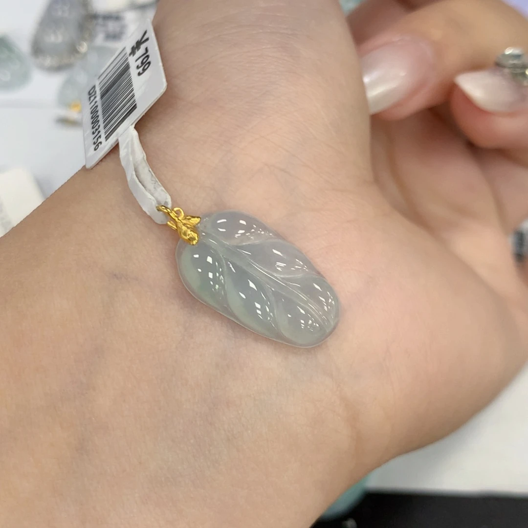 颈饰18K金镶嵌翡翠