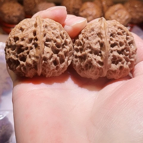 把件文玩核桃铁南疆带彩42