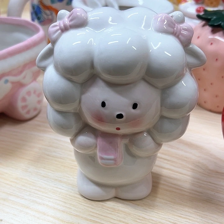 陶瓷艺术家和艺术家的作品在国内外展出和