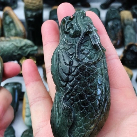 未镶嵌岫岩河磨玉（透闪石质玉）把件