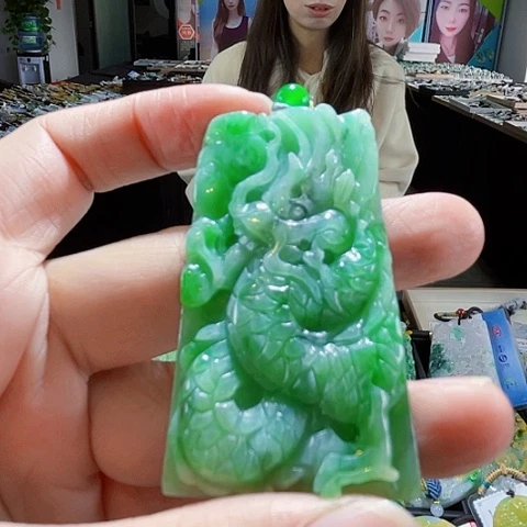 翡翠未镶嵌颈饰翡翠