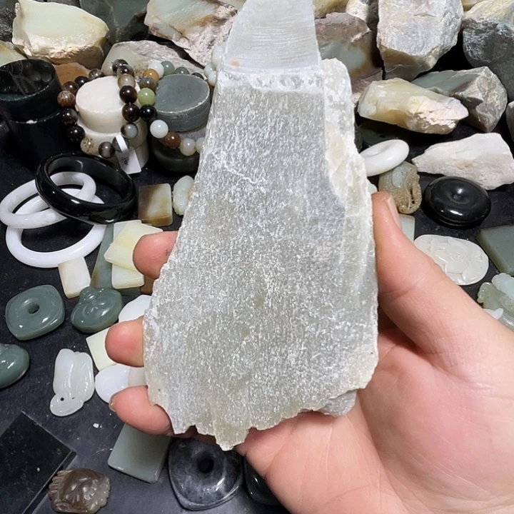 和田玉（糖玉）未镶嵌把件