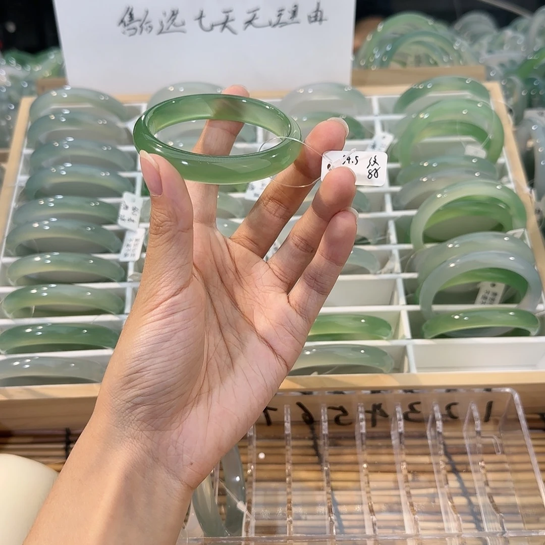 玛瑙/玉髓未镶嵌手镯圈口54.5