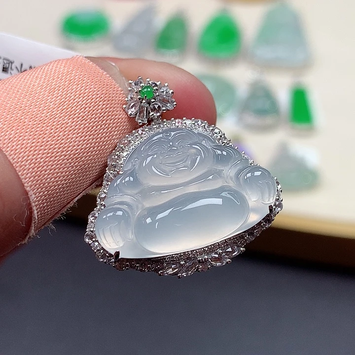 翡翠18K金镶嵌颈饰