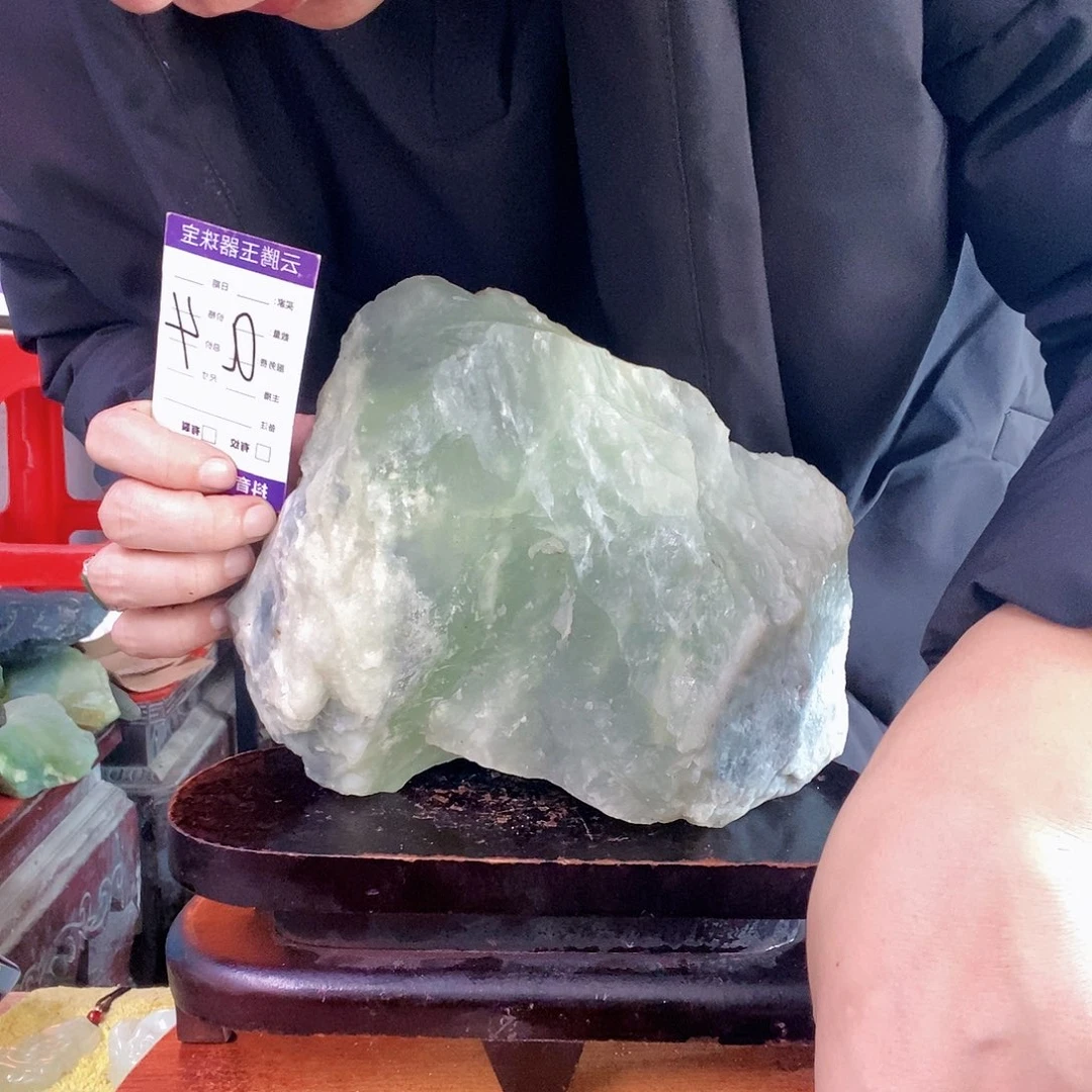 蛇纹石玉未镶嵌珠宝奇石