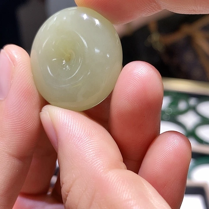 马***山未镶嵌手镯石英岩玉