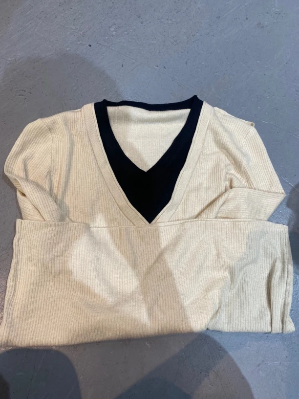 V领假两件肩膀金属针织衫（次品）果梓017