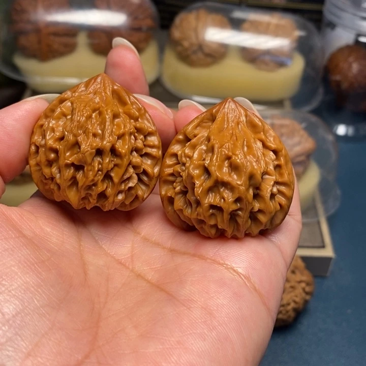 【闪购商品】文玩核桃把件奥****段龙门涧