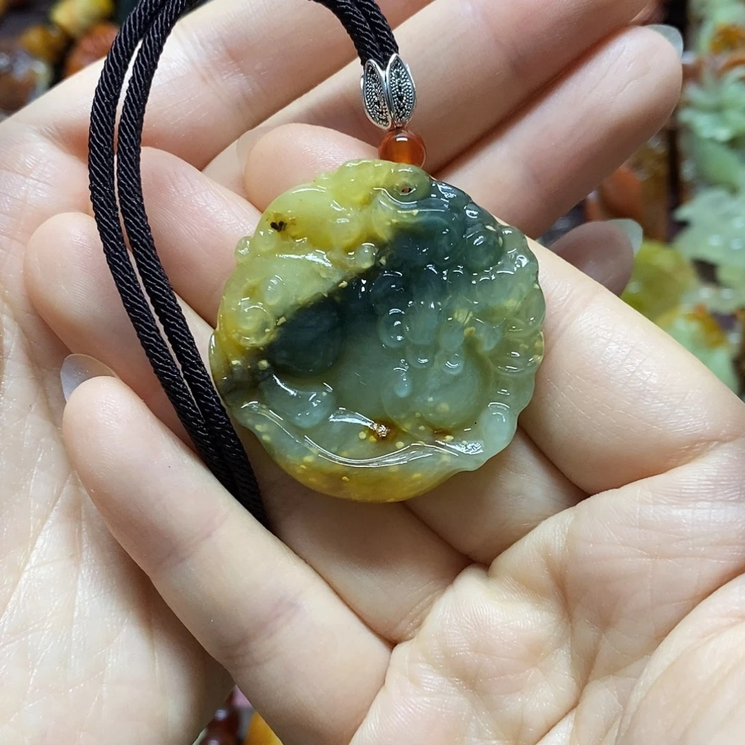 岫玉未镶嵌吊坠(赠链)