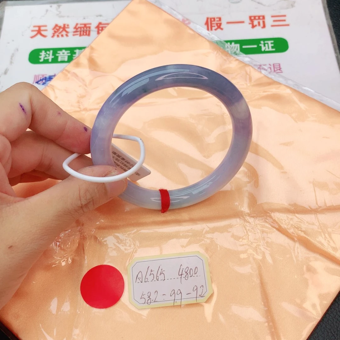 翡翠手镯未镶嵌翡翠