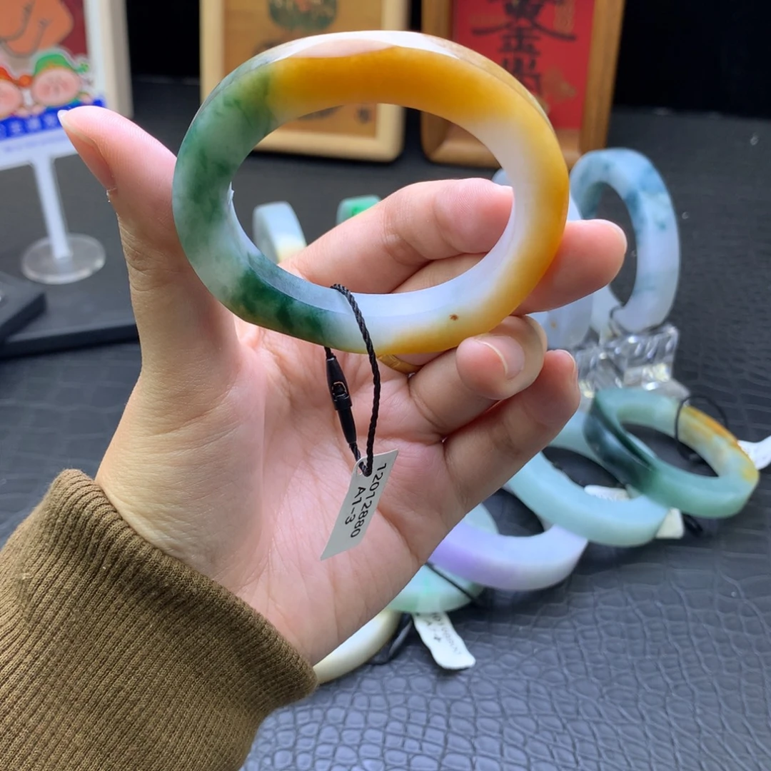 定制翡翠未镶嵌翡翠手镯