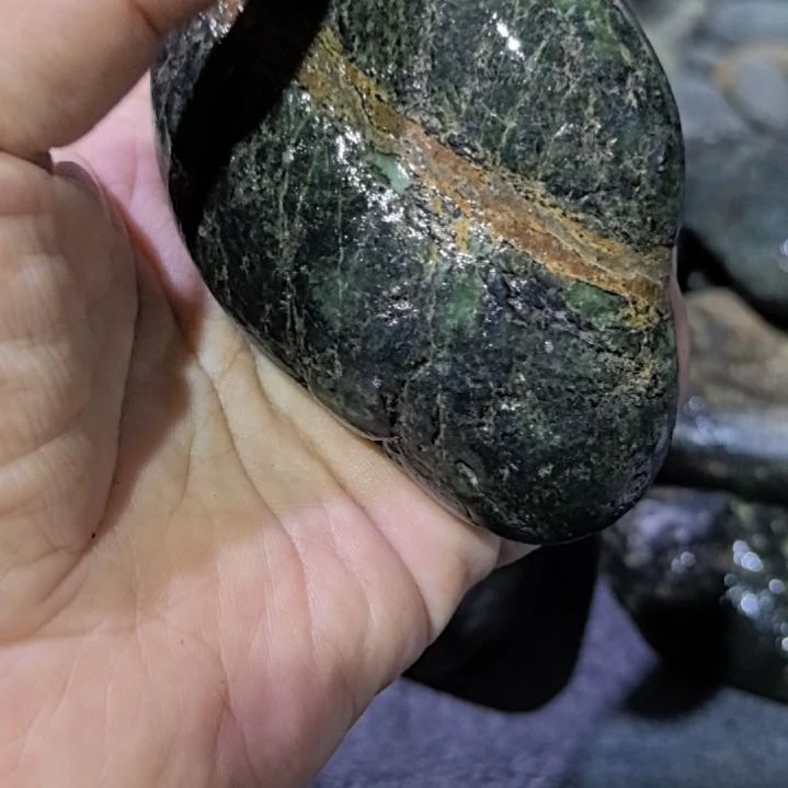 硫***幺有机玻璃藏玉药王石原石手把件一个