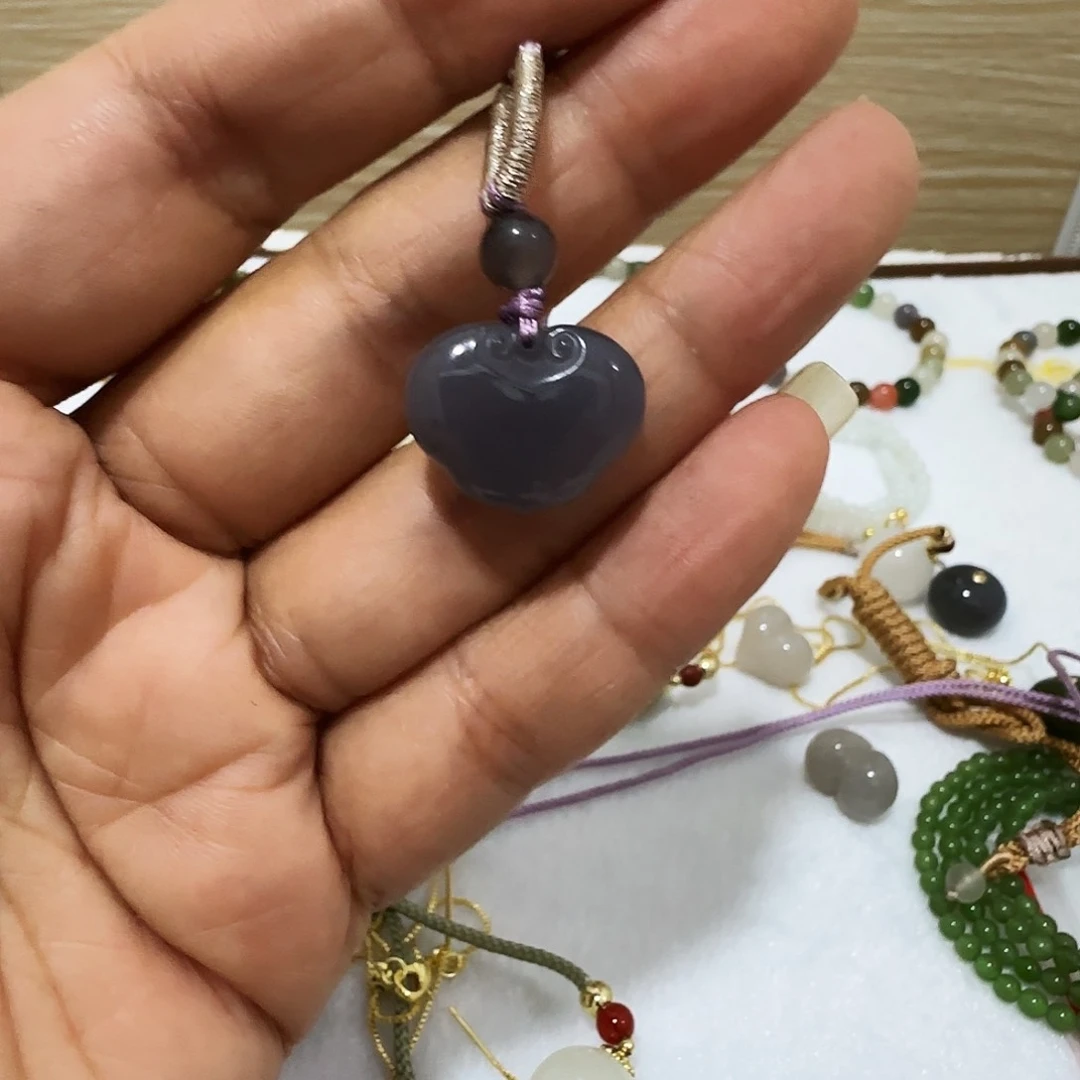 和田玉未镶嵌吊坠(赠链)